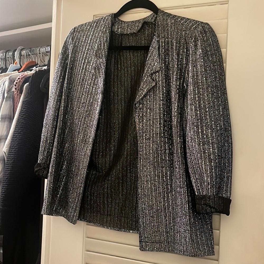 3/$30 🖤 Silver shiny blazer